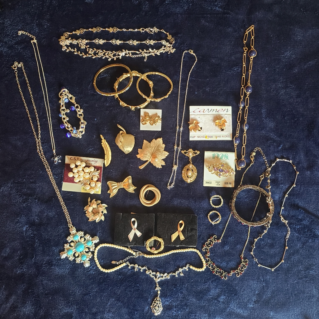 30 Piece Jewelry